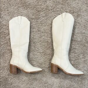 Billini Novena Boots Off White